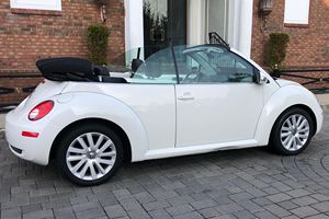 Volkswagen New Beetle Convertible 2010 Usado, Volante a la Izquierda/Derecha - Product Image 3