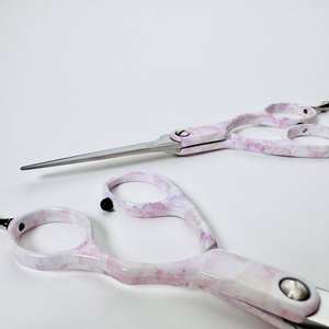 Ciseaux professionnels Eversharp personnalisables en acier inoxydable de 5,5 pouces, à lame droite, pour droitiers, dureté HRC58-60, rose vif - Product Image 1