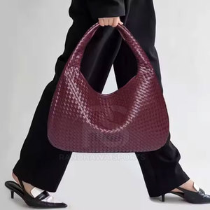 Sac à main de luxe pour femme, design moderne et élégant, construction durable, idéal pour les fêtes, le bureau, les voyages et la mode quotidienne - Product Image 3