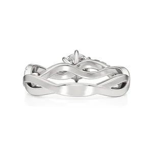 Bague en diamant Twisha - Solitaire classique en or 18 carats - Product Image 6