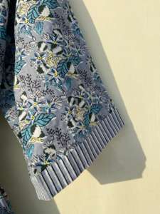 ชุดกิโมโนพิมพ์ลายดอกไม้ทำมือจากอินเดีย ระบายอากาศได้ดี แห้งเร็ว เหมาะสำหรับใส่ลำลองไปเที่ยวชายหาด วันหยุดพักผ่อน ผ้าฝ้าย 100% สำหรับฤดูใบไม้ผลิและฤดูใบไม้ร่วง - Product Image 5