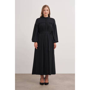 Robe noire ample et confortable avec ceinture à nouer - Product Image 5