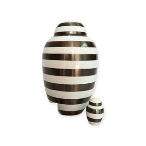 Urna Conmemorativa Alas de Ángel en Tonos Lavanda Suaves que Simboliza la Paz, Protección y el Descanso Celestial Eterno - Product Image 2