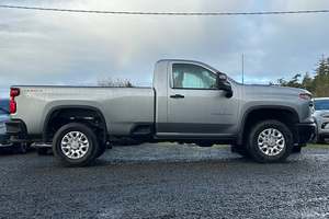 Chevrolet Silverado 3500HD 2024, Camioneta de Trabajo, Cabina Regular, Volante a la Izquierda, 4x4, Automática, Cuero Oscuro, Techo Corredizo R19 - Product Image 3