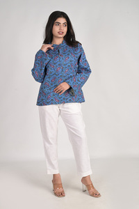 Chaqueta acolchada Kantha de diseño floral reversible hecha a mano abrigo de mujer Chaqueta corta de algodón hecha a mano chaqueta de fiesta - Product Image 3