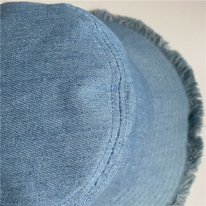 Chapeau seau en jean à large bord blanc pour hommes et femmes chapeau de style et de couleur personnalisé d'été approprié à la mode chapeau seau moderne Demnim - Product Image 3