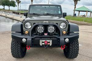 Jeep Wrangler Unlimited Rubicon Hard Rock 4x4 V6 2015 d'occasion en bon état, modifié pour le tout-terrain, provenance sud des États-Unis - Product Image 2
