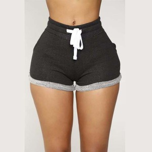 Shorts décontractés pour femmes de qualité supérieure, taille élastique, impression de logo personnalisée, tissu polyester et élasthanne, séchage rapide, respirant, OEM - Product Image 2