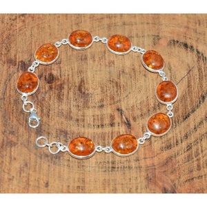 Bracelet à maillons perlés en or 18 carats avec serti clos, motif floral vintage et breloque religieuse en ambre, cadeau unisexe - Product Image 1