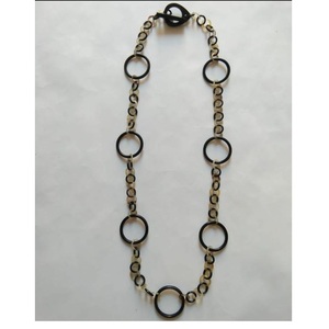 Collar de cadena de eslabones de cuerno de búfalo hecho a mano, joyería de cuerno natural ligero para mujer, moda sostenible y estilo étnico - Product Image 3