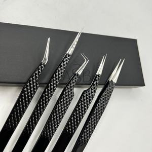 แหนบขนตาสีดำแบบยั่งยืนทำจากสแตนเลสที่มีด้ามจับแข็งแรงและปลายแหลมเทคนิคแบบไม่มีเส้นใยออกแบบโลโก้ได้ตามต้องการ - Product Image 4