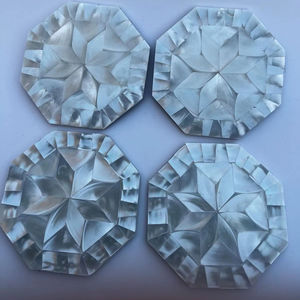 Sous-verres de table haut de gamme conçus pour combiner une protection pratique à un magnifique artisanat perlé - Product Image 1