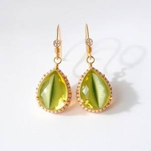 Pendientes clásicos de gota verde plata 925 y chapados en oro de 18 quilates para mujer Diseño de piedra pequeño y delicado - Product Image 4