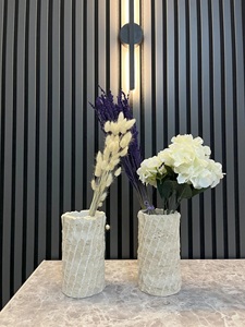 แจกันหินทราเวอร์ทีนทำมือ ดีไซน์ลายร่องทันสมัย เพิ่มความสง่างามอย่างเป็นธรรมชาติและสไตล์เหนือกาลเวลาให้กับทุกพื้นที่ตกแต่ง - Product Image 4