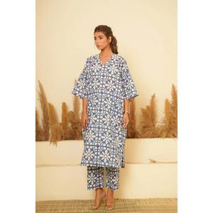 Conjunto de Ropa Étnica para Mujer, Kurta Recta de Algodón con Estampado Floral Azul Hecho a Mano y Pantalones Largos hasta el Suelo - Product Image 2