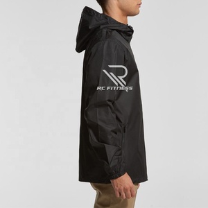 Chaqueta Bomber SummitShield de Mezclilla Transpirable para Invierno, un Estilo Distintivo y Protección Contra los Elementos Más Hostiles - Product Image 4
