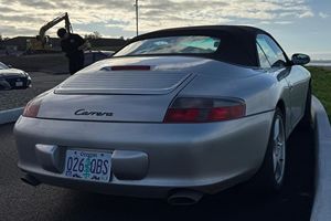 Porsche 911 Carrera Cabriolet 2002 d'occasion, boîte manuelle 6 vitesses, pack technique avancé, hardtop d'origine inclus - Product Image 3