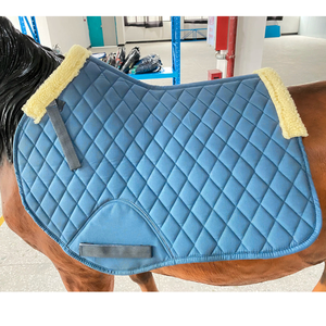 CLOVELIS IMPEX Tapis de selle doux en polaire avec fourrure, vente en gros, fabricant sur mesure pour l'équitation par temps froid - Product Image 3