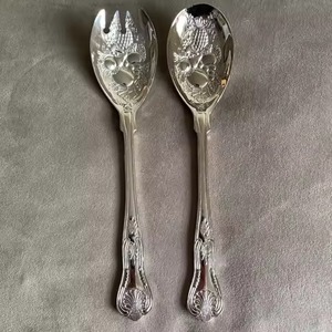 Service à salade en acier inoxydable au design minimaliste avec poignées en rotin tressé, parfait pour les restaurants, les hôtels et les complexes hôteliers - Product Image 2