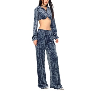 Chándal de entrenamiento de manga larga personalizado para mujer, chándal de terciopelo con capucha de terciopelo ajustado para mujer 2026 - Product Image 1