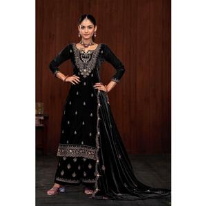 Vêtements ethniques indiens pakistanais élégants pour femmes Pure 9000 Velvet Kurti Agrémenté Chinon Dupatta Pantalon Glamour sans effort Rich - Product Image 1