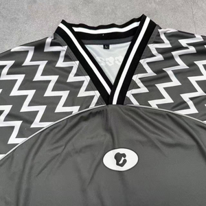 เสื้อเจอร์ซีย์ผู้ชายสั่งทำพิเศษ ผ้าโพลีเอสเตอร์ 100% ทรงบ็อกซี่ พิมพ์ลายแบบซับลิเมชั่น น้ำหนักเบา เสื้อฟุตบอลสำหรับผู้ชาย สวมใส่สบาย - Product Image 4