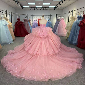 Vestido de Quinceañera/Fiesta de Gala Rosa sin Tirantes con Volantes, Cola Capilla, Cintura Natural y Aplicaciones, Estilo Princesa 6982 - Product Image 4