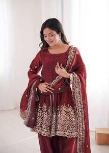 Nouveauté : Ensemble haut peplum de créateur pour femme avec pantalon large brodé, entièrement cousu, tenue de soirée, qualité export - Product Image 2