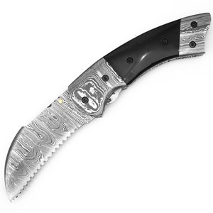 Couteau de survie de camping pliant en acier damas de taille personnalisée avec manche en corne Couteaux tactiques avec pochette en cuir. - Product Image 2