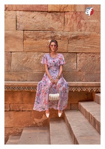 Hochwertiges, elegantes, einteiliges Blumen kleid mit lebendigen Farben und zartem Aufdruck für Sommer zu besten Preisen erhältlich