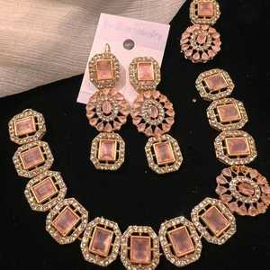 Última gran oferta de lujo de circón fino de alta calidad elegante 18K chapado en oro de acero inoxidable de las mujeres conjuntos de joyería collar y pendientes - Product Image 2