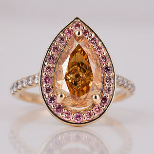Anillo de compromiso chapado en oro de 14KT, piedra de acento glamuroso, corte de pera amarilla, Diamante cultivado en laboratorio, ajuste de Halo de diamante Rosa clásico IGI - Product Image 1
