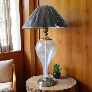 Lámpara de mesa de cristal de alta calidad con diseño elegante para la decoración del hogar - Product Image 1