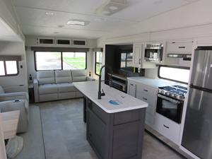 Autocaravana C-O-A-C-H-M-E-N C-H-A-P-A-R-R-A-L LITE 3-0-R-L-S usada del año 2025 en venta - Product Image 5