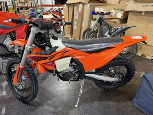 OFERTA AL POR MAYOR: Motocicleta Enduro KTM 450 XCF-W 2026 de 6 Velocidades y 4 Tiempos, 100% Auténtica - Product Image 2