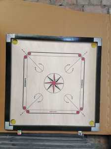 Tablero de Carrom KC ENTERPRISES de 32x32 Pulgadas con Fichas de Madera y Palo de Golpe, Embalaje Resistente al Agua de Alta Calidad Incluido - Product Image 3