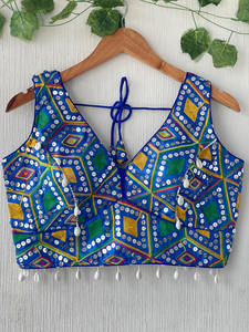 Chemisier romain en soie décontracté avec broderie florale Design unique de l'Inde Taille XS Confortable Coupe décontractée Usage quotidien - Product Image 4