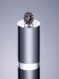 Innovative Block <b>Stands</b> Modern Display Solutions for Cosmetics and Decorative Items - Product Image 3
