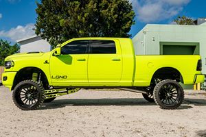 RAM 2500 Laramie Sport Mega Cab 4x4 2023 con Luces LED, Techo Solar y Cámara Trasera de 360° - Product Image 6