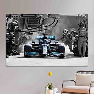 Impresión en lienzo de coche de F1 de Lewis Hamilton: decoración moderna para pared, estirado sobre lienzo - Product Image 1