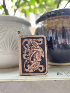 Gran oferta, tarjetero de cuero multifuncional para pasaporte, diseñador de estilo occidental único, tallado a mano, accesorios de viaje RFID - Product Image 5