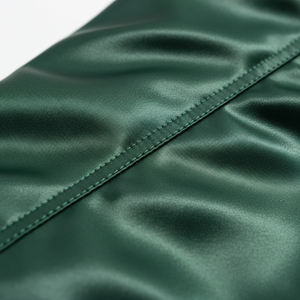Veste universitaire unie en satin vert foncé, veste de baseball personnalisée en satin, fabricant de vestes bomber en gros, OEM, marque privée - Product Image 6