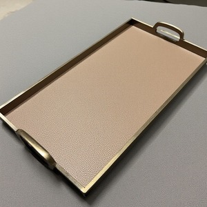 Bandeja de cuero moderna con diseño minimalista y hecha a mano suave para decoración interior contemporánea y arreglo de mesa sofisticado - Product Image 3