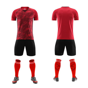 Conjunto de uniforme de fútbol al por mayor para la escuela y el uso del equipo uniforme de fútbol de diseño personalizado de tela transpirable fabricante de Pakistán - Product Image 1