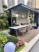 Gazebo de jardin à toit rigide avec finition anthracite thermolaquée et système de toit à lames rétractables pour les aménagements de villas et de jardins