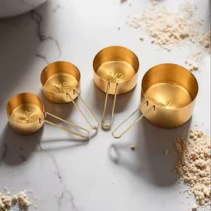 Ensemble de tasses à mesurer en cuivre de qualité supérieure avec un design moderne, permettant de gagner de l'espace de rangement et de maintenir une cuisine organisée efficacement et soigneusement - Product Image 5