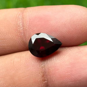 Piedra cortada de pera facetada granate rojo Natural de alta calidad para la fabricación de joyas gema suelta calibrada directa de la India - Product Image 3