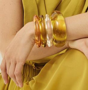 Atractivos Brazaletes de Resina Brillante Impermeables y Personalizables para Mujer con Diseño Moderno para Uso Diario y de Fiesta - Product Image 2