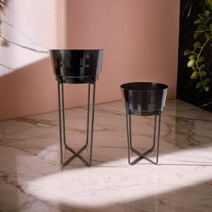 Maceta de metal moderna de tamaño pequeño con soporte tipo mesa - Product Image 2