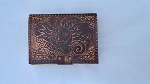 Cuaderno de cuero de doble cara A5 Vintage personalizado, cuaderno único con relieve de sol con borde de cubierta, costura de hilo de sillín - Product Image 4